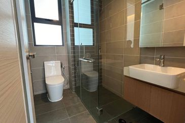 The M @ Medini Macrolink