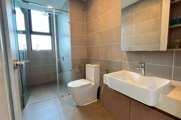 The M @ Medini Macrolink