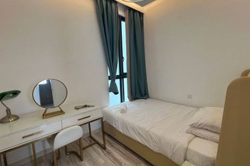 The M @ Medini Macrolink