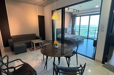 Almas Suites @ Puteri Harbour