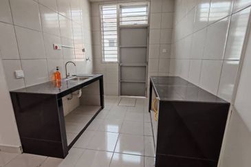 Bandar Putra Kulai (1b02c Piccolo 3a)