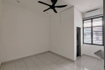 Bandar Putra Kulai (1b02c Piccolo 3a)