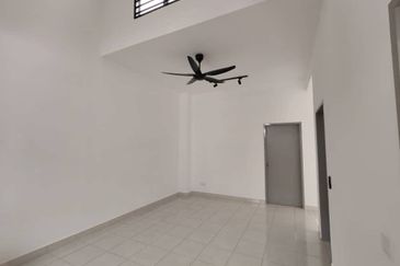 Bandar Putra Kulai (1b02c Piccolo 3a)