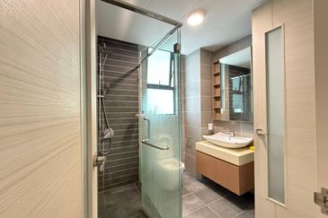 The M @ Medini Macrolink