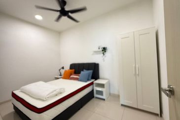 The M @ Medini Macrolink