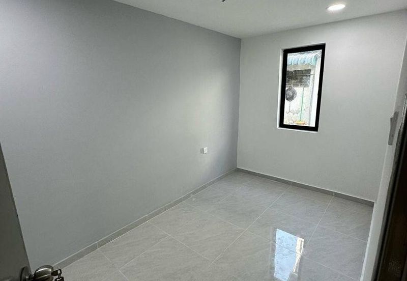 Mount Austin / Low Cost 2 Storey / 3Bed 2Bath / 82