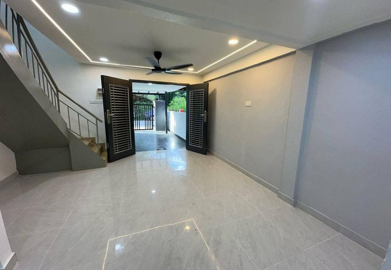 Mount Austin / Low Cost 2 Storey / 3Bed 2Bath / 82