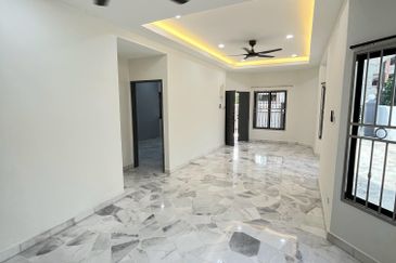 Taman Damai Jaya / Single Storey End Lot / 4Bed 2B