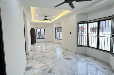 Taman Damai Jaya / Single Storey End Lot / 4Bed 2B