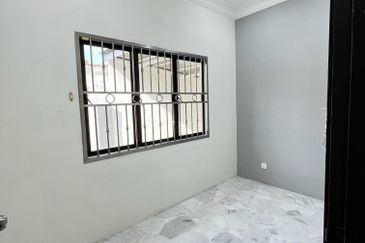 Taman Damai Jaya / Single Storey End Lot / 4Bed 2B