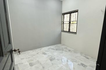Taman Damai Jaya / Single Storey End Lot / 4Bed 2B