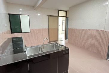 Taman Damai Jaya / Single Storey End Lot / 4Bed 2B