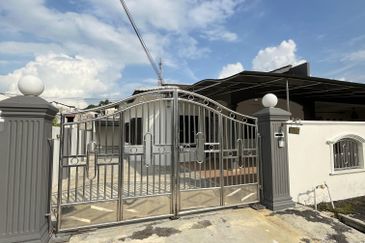 Taman Damai Jaya / Single Storey End Lot / 4Bed 2B
