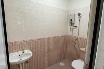 Taman Damai Jaya / Single Storey End Lot / 4Bed 2B