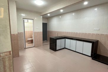 Taman Damai Jaya / Single Storey End Lot / 4Bed 2B