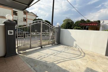 Taman Damai Jaya / Single Storey End Lot / 4Bed 2B