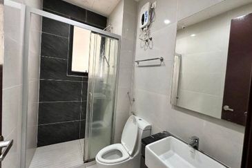 Baypoint @ Country Garden Danga Bay