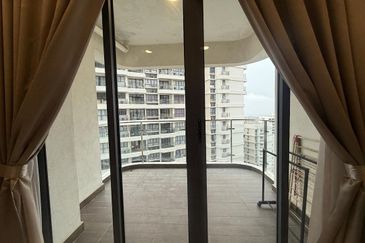 Baypoint @ Country Garden Danga Bay