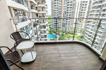 Baypoint @ Country Garden Danga Bay