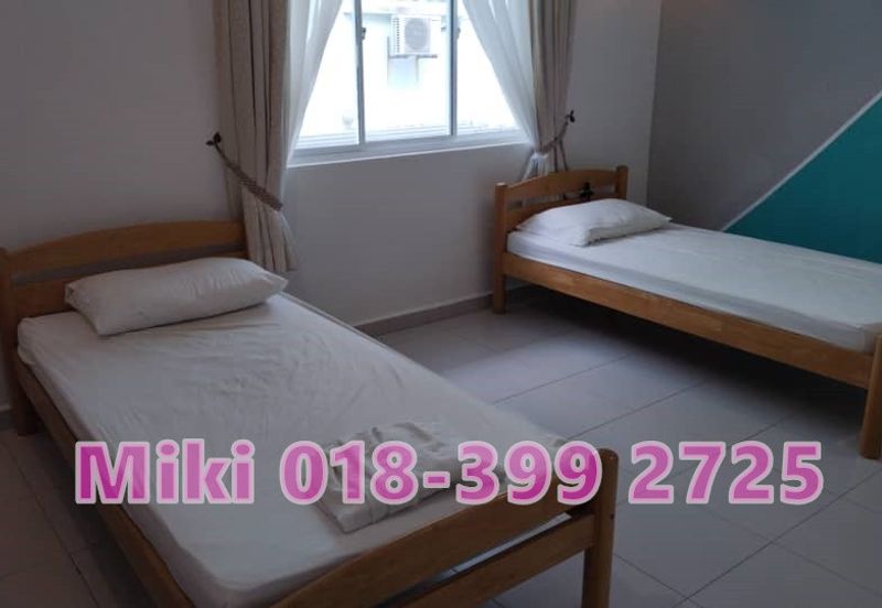 For Sale 3-Storey Terraced House Facing Seaview at Shamrock Beach Villas in Batu Ferringhi.