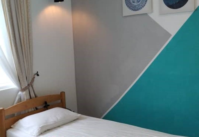 For Sale 3-Storey Terraced House Facing Seaview at Shamrock Beach Villas in Batu Ferringhi.