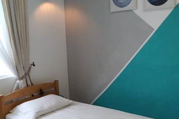 For Sale 3-Storey Terraced House Facing Seaview at Shamrock Beach Villas in Batu Ferringhi.