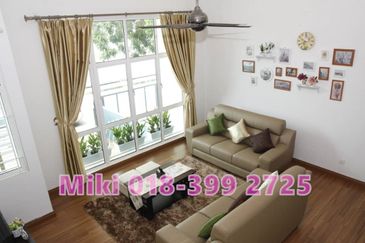 For Sale 3-Storey Terraced House Facing Seaview at Shamrock Beach Villas in Batu Ferringhi.