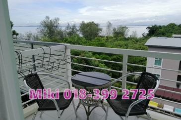 For Sale 3-Storey Terraced House Facing Seaview at Shamrock Beach Villas in Batu Ferringhi.