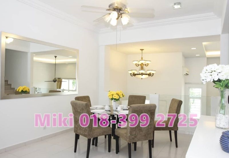 For Sale 3-Storey Terraced House Facing Seaview at Shamrock Beach Villas in Batu Ferringhi.