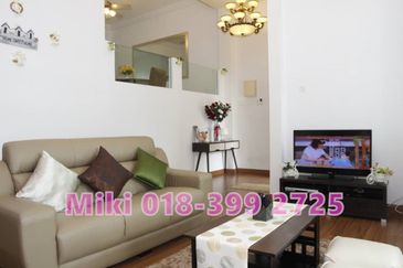 For Sale 3-Storey Terraced House Facing Seaview at Shamrock Beach Villas in Batu Ferringhi.