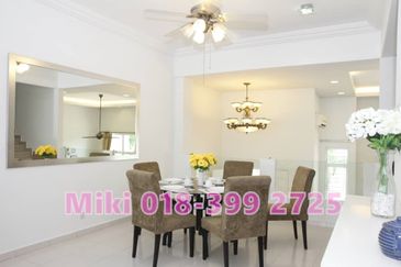 For Sale 3-Storey Terraced House Facing Seaview at Shamrock Beach Villas in Batu Ferringhi.