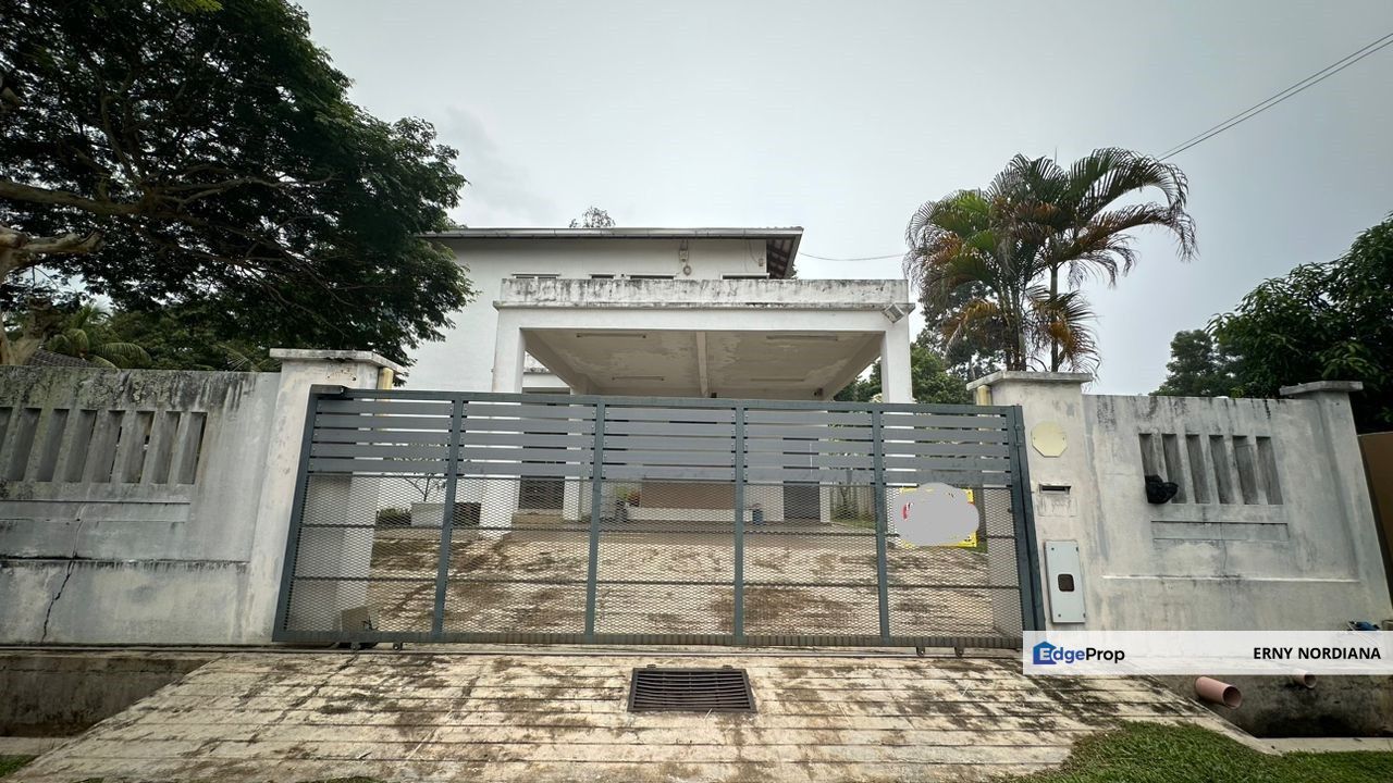 BELOW MARKET VALUE BANGLO DUA TINGKAT DI LORONG TOK SIRA, KUANTAN FOR
