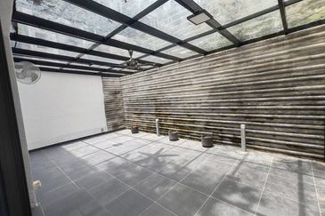 Centrio SoHo @ Pantai Hillpark