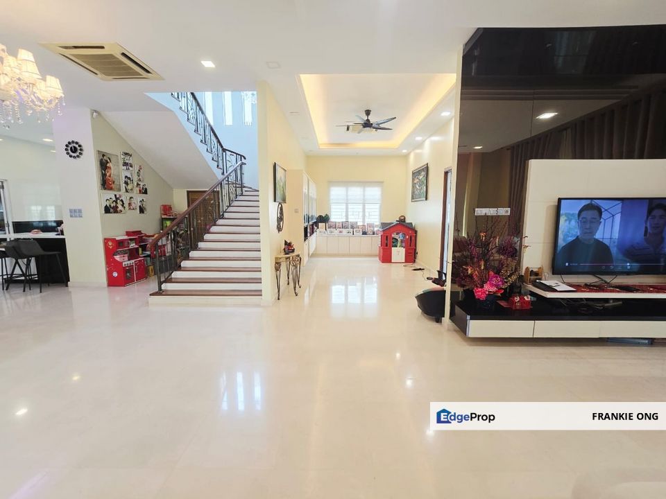 Super Cheap 3 Storey Bungalow House Good Condition Ready For Sale, Selangor, Cheras