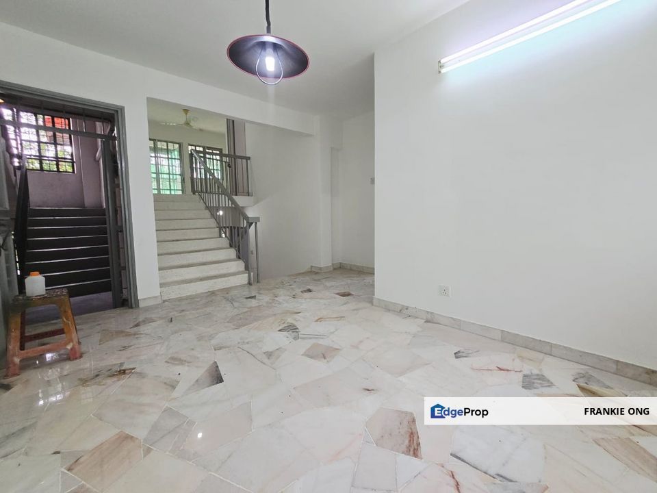 Super Cheap Townhouse Fully Renovated Good Condition, Kuala Lumpur, Cheras