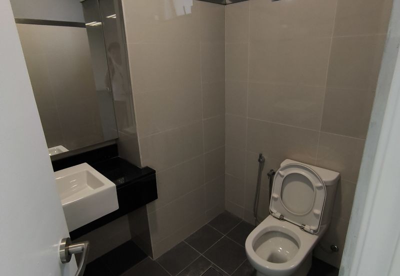 Union Tower Desa Commercial Center office lot for rent by UOA Group.