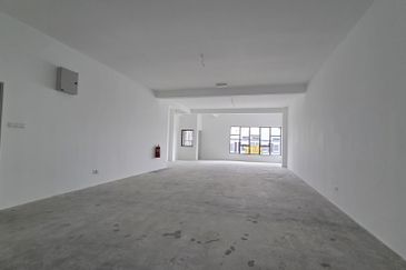 Ikon @ Centrio Seremban 2 facing Big Carpark 1st floor for rent