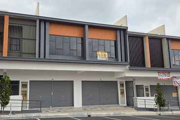 Ikon @ Centrio Seremban 2 facing Big Carpark 1st floor for rent