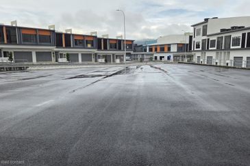 Ikon @ Centrio Seremban 2 facing Big Carpark 1st floor for rent