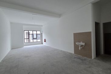 Ikon @ Centrio Seremban 2 facing Big Carpark 1st floor for rent