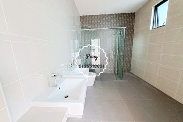 TAMAN DELLINIA (KLANA HEIGHTS @ LAKE GARDEN)