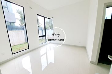 TAMAN DELLINIA (KLANA HEIGHTS @ LAKE GARDEN)