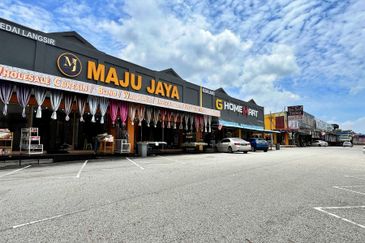  Cheap Single Storey Terrace Factory For Sale @ Nilai 3, Nilai, Negeri Sembilan