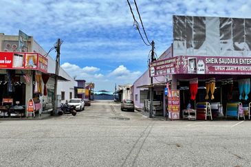 Cheap 1 Storey Terrace Factory for Sale at Nilai 3, Nilai, Negeri Sembilan