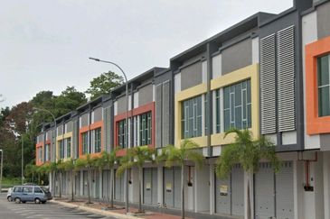 Shops lots in Blossom Rahang with tenancy 