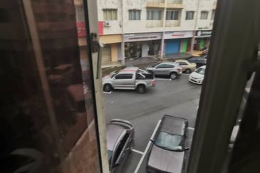 Oakland Commercial Centre