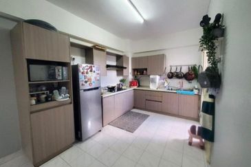 Pangsapuri Bukit Awansari (OG Court)