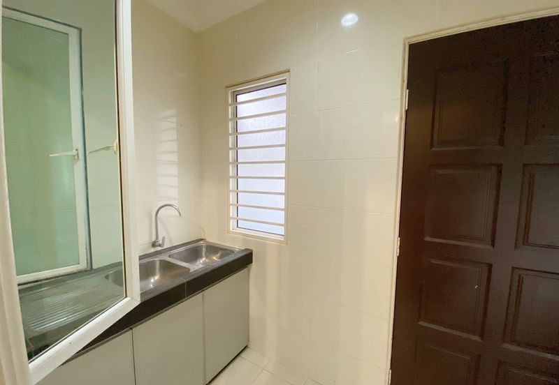 Laman Rimbunan , Renovated , Kitchen Extended