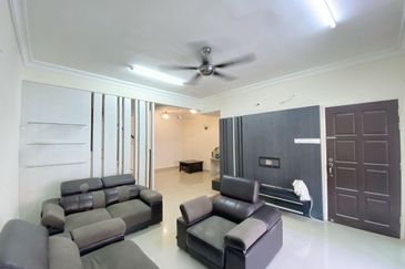 Laman Rimbunan , Renovated , Kitchen Extended