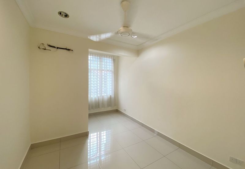 Laman Rimbunan , Renovated , Kitchen Extended